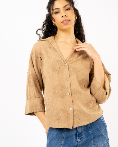 Chemise fleurs brodées