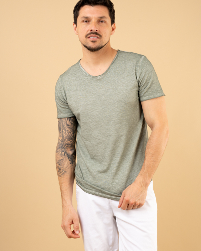 T-Shirt col v