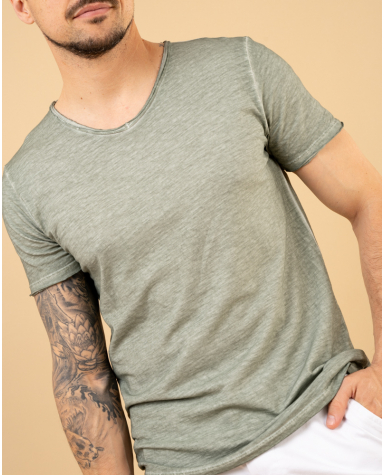 T-Shirt col v