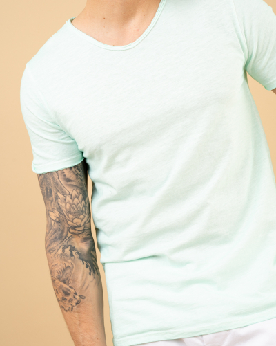 T-Shirt col v