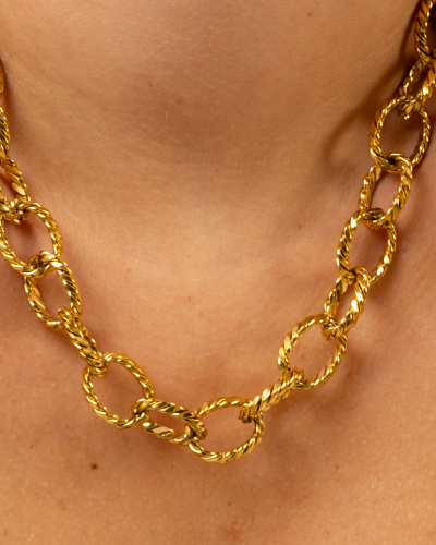 COLLIER NICOLE