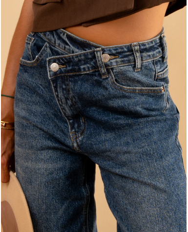 Jean bouton décalé