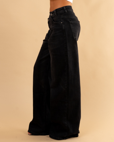 Jean noir bouton décalé
