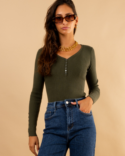 Pull strie boutons