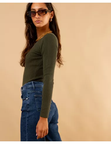 Pull strie boutons