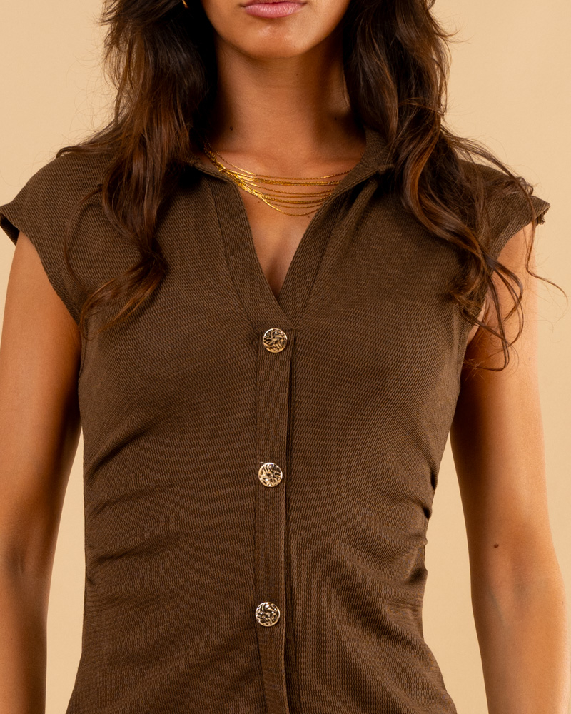 Robe col en v boutons