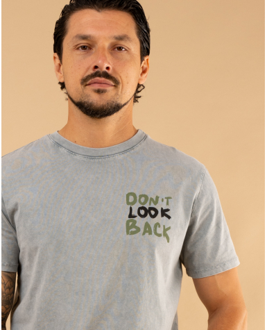 T-Shirt look back