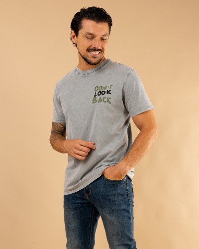 T-Shirt look back