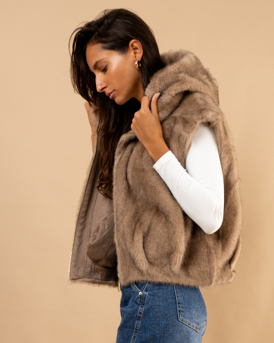 Veste sans manches fausse fourrure