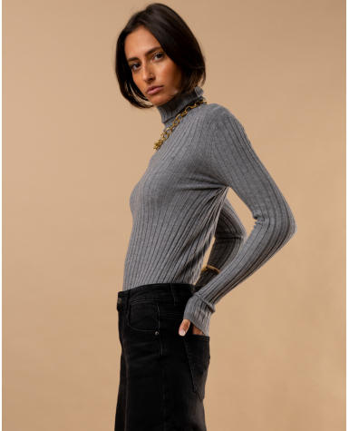 Pull strie col roulé