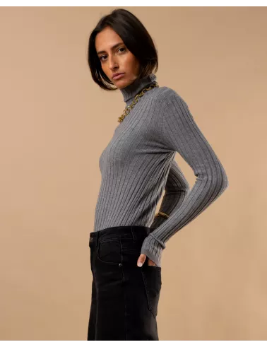 Pull strie col roulé