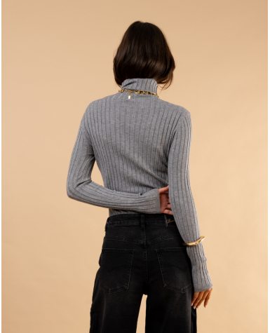 Pull strie col roulé