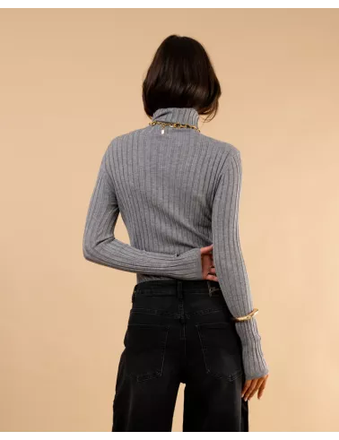Pull strie col roulé