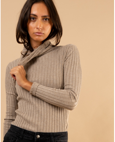 Pull strie col roulé