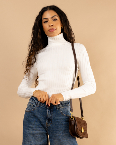 Pull strie col roulé