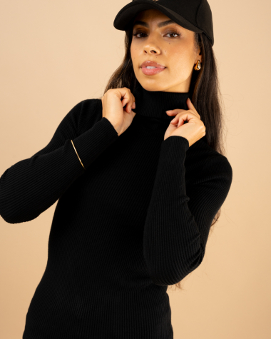 Pull côtelé col roulé