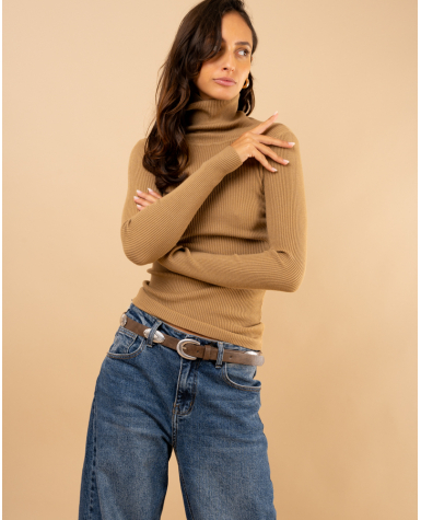 Pull côtelé col roulé