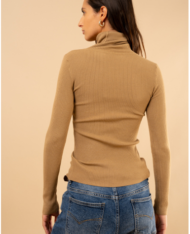 Pull côtelé col roulé