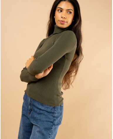 Pull côtelé col roulé