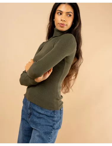 Pull côtelé col roulé