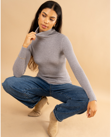 Pull côtelé col roulé