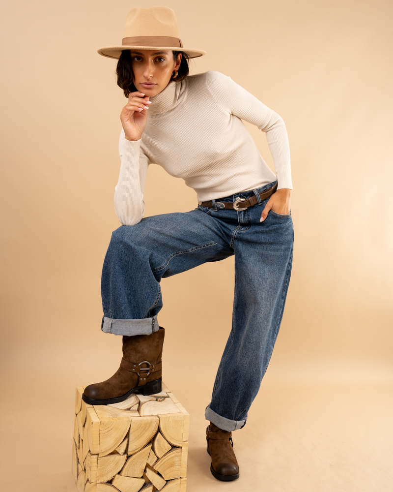 Pull côtelé col roulé