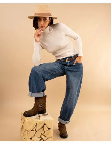 Pull côtelé col roulé