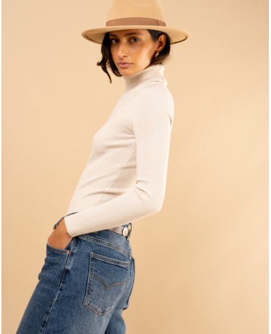 Pull côtelé col roulé