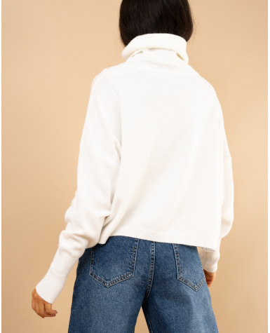 Pull court col roulé