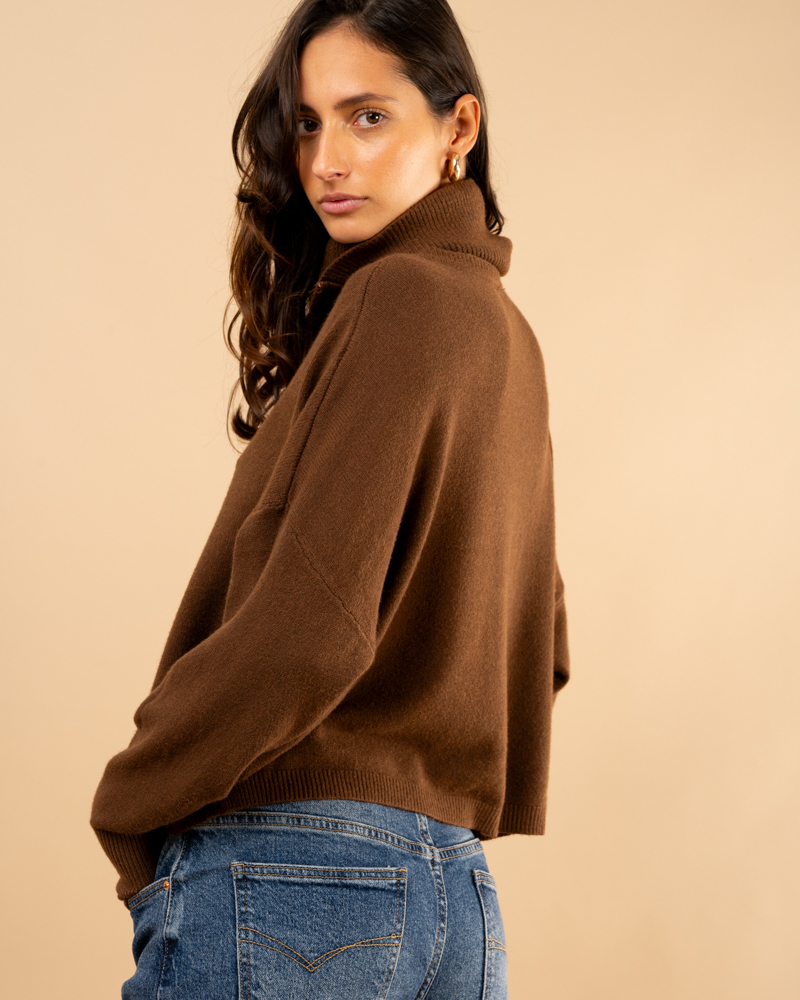 Pull court col roulé