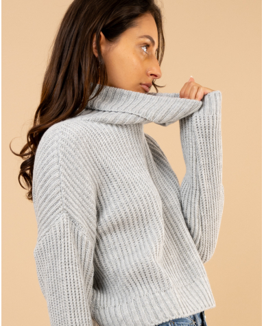 Pull court col roulé