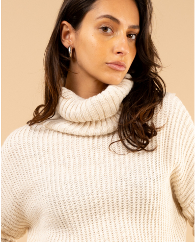 Pull court col roulé