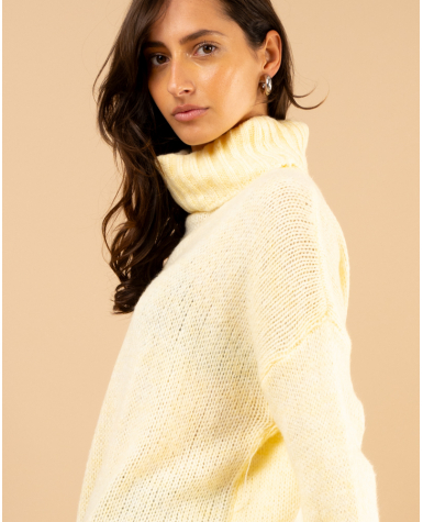 Pull col roulé