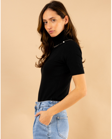 Pull col roulé manches courtes