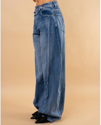 Jean balloon bouton décalé