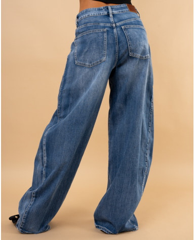 Jean balloon bouton décalé