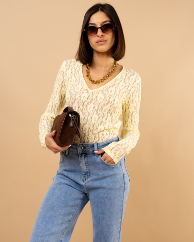 Top v dentelle