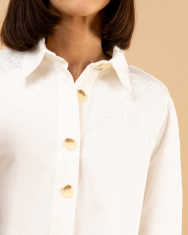 Chemise brodée