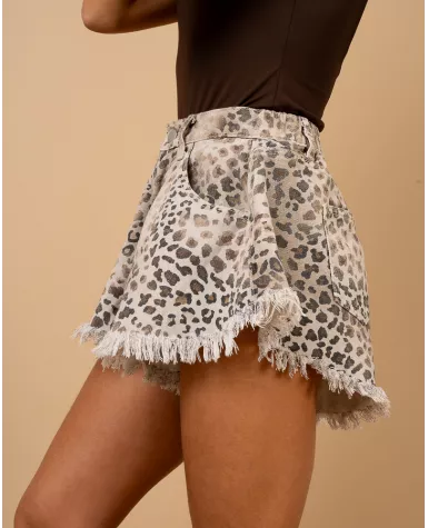 Short léopard blanc franges