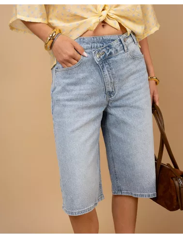 Bermuda boutons décalés