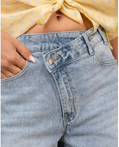 Bermuda boutons décalés