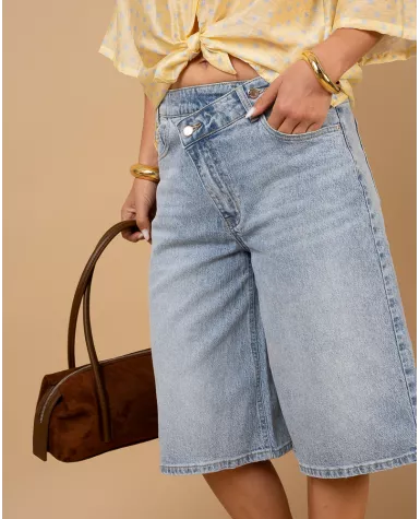 Bermuda boutons décalés