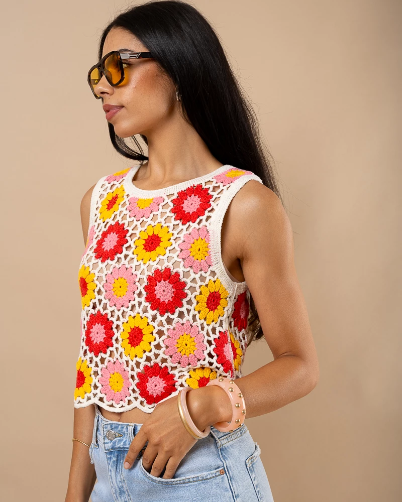 Top crochet fleurs rouge